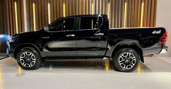 TOYOTA HILUX 2.8 D-4D TURBO DIESEL CD SRX 4X4 AUTOMÁTICO